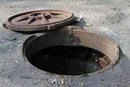 У Кривому Розі п’ятирічна дитина провалилася в каналізаційний колодязь У Кривому Розі п’ятирічна дитина провалилася в каналізаційний колодязь