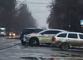 Ранкова аварія в центрі міста: на перехресті зіткнулися Lexus і Ford