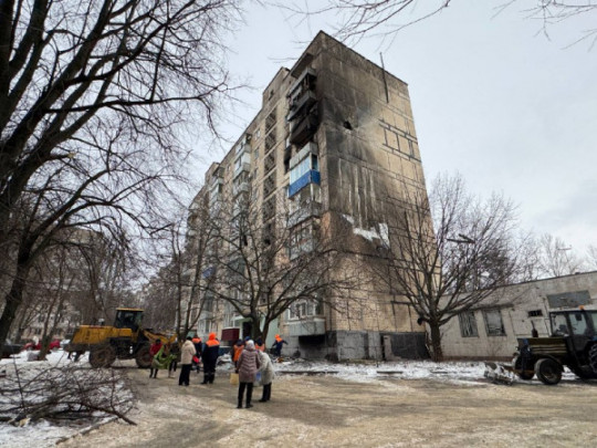 У Кривому Розі триває ліквідація наслідків удару безпілотниками по Тернівському району