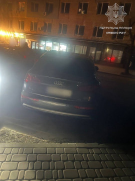 У Кривому Розі водійка Audi не пропустила пішоходів на переході — її розшукали після відео в мережі