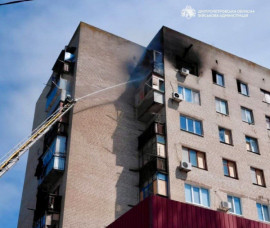 Троє постраждалих і десятки атак: ворог обстріляв Дніпропетровщину дронами та артилерією