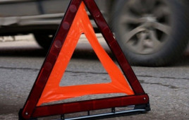 У Кривому Розі потрійна ДТП біля «Олімпу»: жінку забрала швидка, рух ускладнений