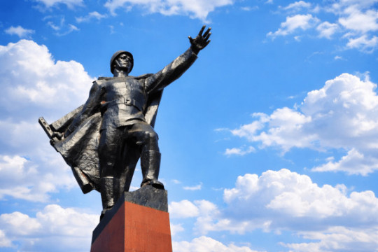 У Кривому Розі вшанували День пам’яті та перемоги над нацизмом