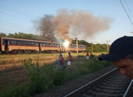 В Днепропетровской области во время движения загорелась электричка В Днепропетровской области во время движения загорелась электричка