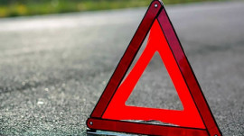 У Кривому Розі авто збило жінку: на місці працює швидка