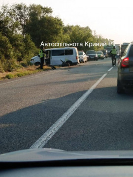 На Криворіжжі легковик врізався в автобус: водій загинув