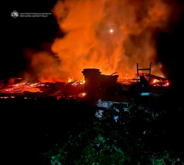 Понад 10 атак: на Дніпропетровщині пошкоджені будинки, АЗС та склади