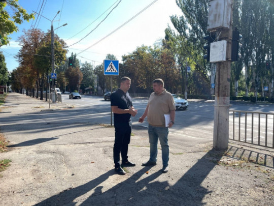 Автономні світлофори під час відключень світла: у Кривому Розі 94 світлофорних об’єктів обладнані джерелами безперебійного живлення