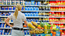 Українців закликали не панікувати із закупівлею продуктів: вдома радять мати запас на 7–10 днів