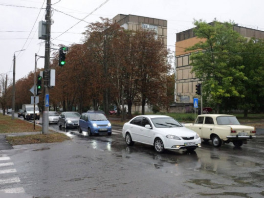 Безпека на дорогах під час відключень: у Кривому Розі вже 94 групи світлофорів можуть працювати на автономному живленні