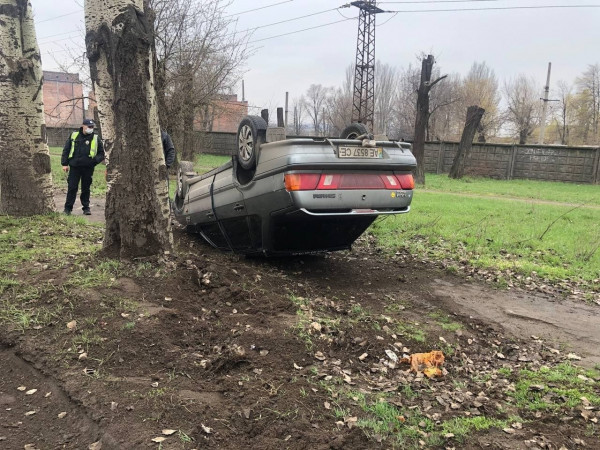 В кирове перевернулся автомобиль