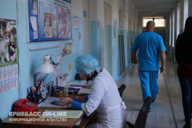 Состояние девочки, выпавшей с третьего этажа, удовлетворительные, угрозы жизни нет - медики Состояние девочки, выпавшей с третьего этажа, удовлетворительные, угрозы жизни нет - медики