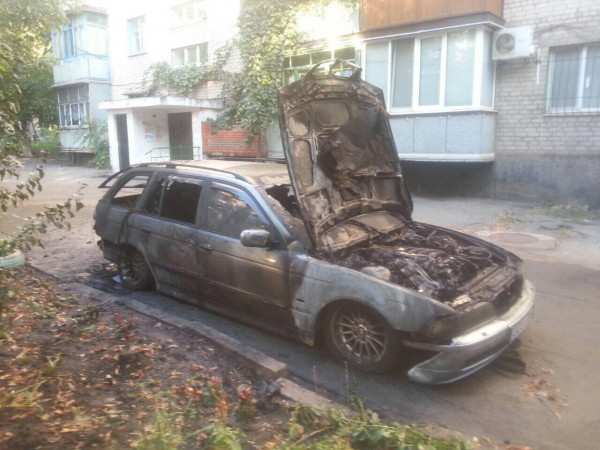 В гатчине сгорел автомобиль