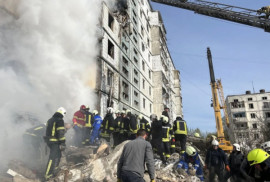 З-під завалів продовжують діставати тіла: в Умані вже 10 загиблих З-під завалів продовжують діставати тіла: в Умані вже 10 загиблих