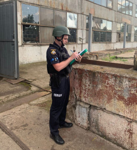 На Дніпропетровщині в результаті ворожого обстрілу загинуло двоє людей, поліція фіксує наслідки На Дніпропетровщині в результаті ворожого обстрілу загинуло двоє людей, поліція фіксує наслідки
