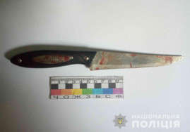 На Днепропетровщине парень нанес 13-летней сестре 18 ударов ножом