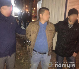 В Кривом Роге полиция задержала мошенников, провернувших махинации в сотнях банковских терминалов