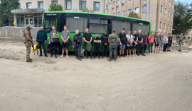 Чоловіки з Дніпропетровщини намагалися перетнути кордон у причепі з зерном