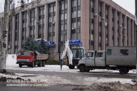 КП «Кривбассводоканал» промыл канализационный коллектор на проспекте Металлургов, работы близятся к завершению