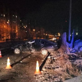 В Кривом Роге водитель BMW снес забор автостоянки - пострадал 1 человек и повреждено до 10 машин