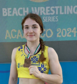 Криворізька спортсменка здобула бронзу на міжнародному етапі пляжної боротьби