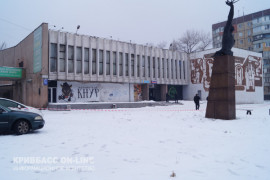 Разрушенный кинотеатр «Современник» активно разворовывается металлистами