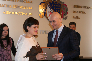 Председатель облсовета наградил победителей областного фотоконкурса «Новый взгляд»