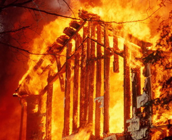 В Ингулецком районе во время пожара бродяга обгорел до неузнаваемости