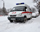 На Днепропетровщине спасатели вытащили из снега карету «скорой» с роженицей и 7 хлебных фургонов