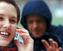 У 12-летней криворожанки отобрали мобильный телефон за 3 000 гривен