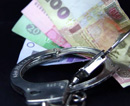 На Днепропетровщине таможенник получил 10 тысяч гривен взятки за «левые» сигареты