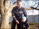 На Дніпропетровщині співробітники МНС врятували дитину, яку загубили п'яні батьки