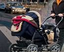 В Кривом Роге автомобиль на пешеходном переходе сбил коляску с ребенком