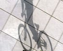 В Кривом Роге водитель «Нисан Ноты» сбил велосипедиста и скрылся с места аварии