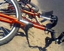В Кривом Роге мужчина не удержал велосипед и рухнул на землю вместе с 4-летним ребенком