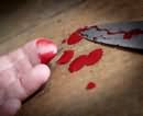 В Кривом Роге женщина пыталась ударить себя ножом в сердце
