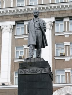 В Кривом Роге в канун Дня Конституции возложат цветы к памятнику Т. Шевченко