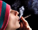 В Україні дорослi кидають курити, а пiдлiтки починають