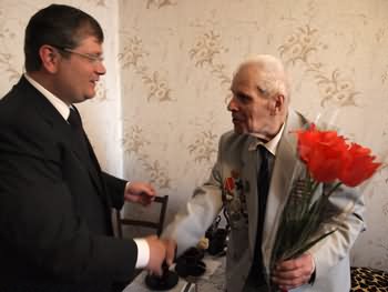Олександр Вілкул зустрівся з учасником першого Параду Перемоги у Москві 1945 року