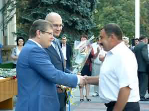 О. Вілкул вручив 10 службових автомобілів сільським та селищним радам Дніпропетровської області