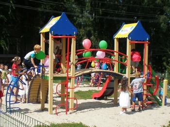 5 новых детских площадок открыты в районах области по инициативе Партии регионов