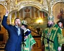 Александр Вилкул наградил архиепископа Криворожского и Никопольского Ефрема памятной медалью