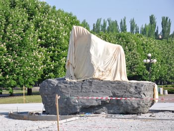 Козака Рога и светодинамический фонтан презентуют общественности на День города