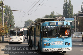 В Кривом Роге из-за ДТП на проспекте Гагарина остановились троллейбусы (фото)