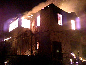 В Кривом Роге огонь едва не уничтожил двухэтажную дачу (фото)