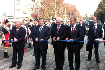 Николай Азаров открыл в Кривом Роге обновленный проспект Южный (фото)