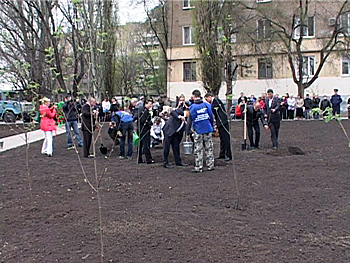 В Кривом Роге торжественно открыли сквер на улице Погребняка (фото)