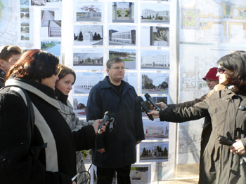 В криворожском субботнике принял участие губернатор Днепропетровской области Александр Вилкул (фото)