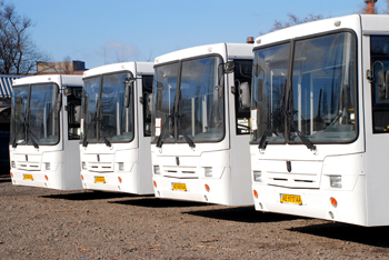 Работников ЮГОКа будут возить на работу на новых автобусах