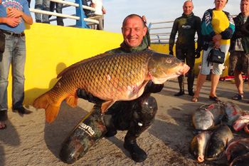 Криворожанин выловил самую большую рыбу на Кубке Украины (фото)